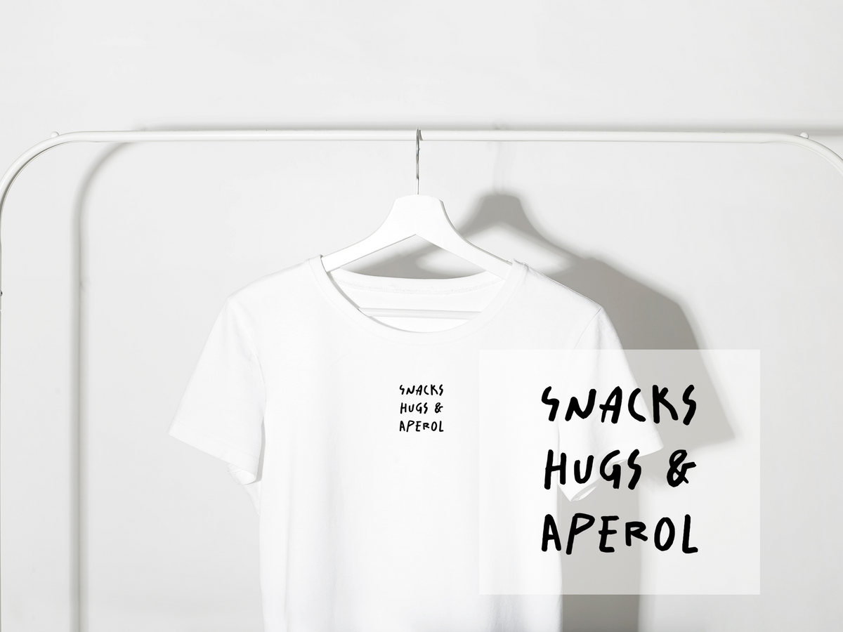 Bügelbild "Snacks, Hugs & Aperol" | DTF-Transfer Lifestyle-Spruch | Handlettering dreizeilig