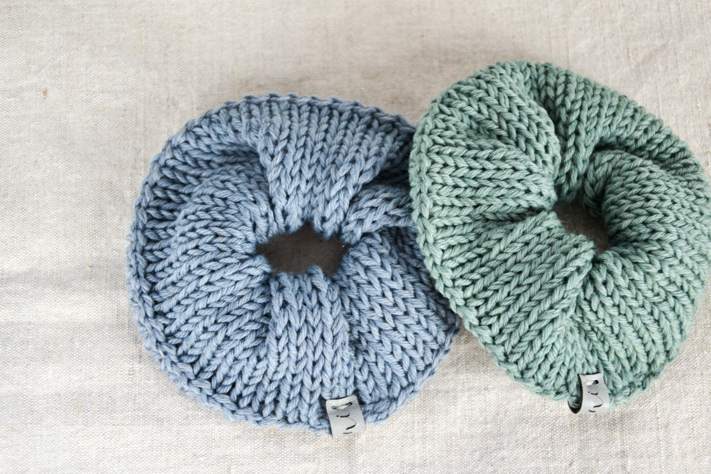 Scrunchie aus Merinowolle blau oder mintgrün