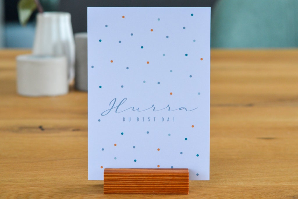 Postkarte "Hurra! Du bist da" mit Konfetti, exklusive Grußkarte für jeden Anlass