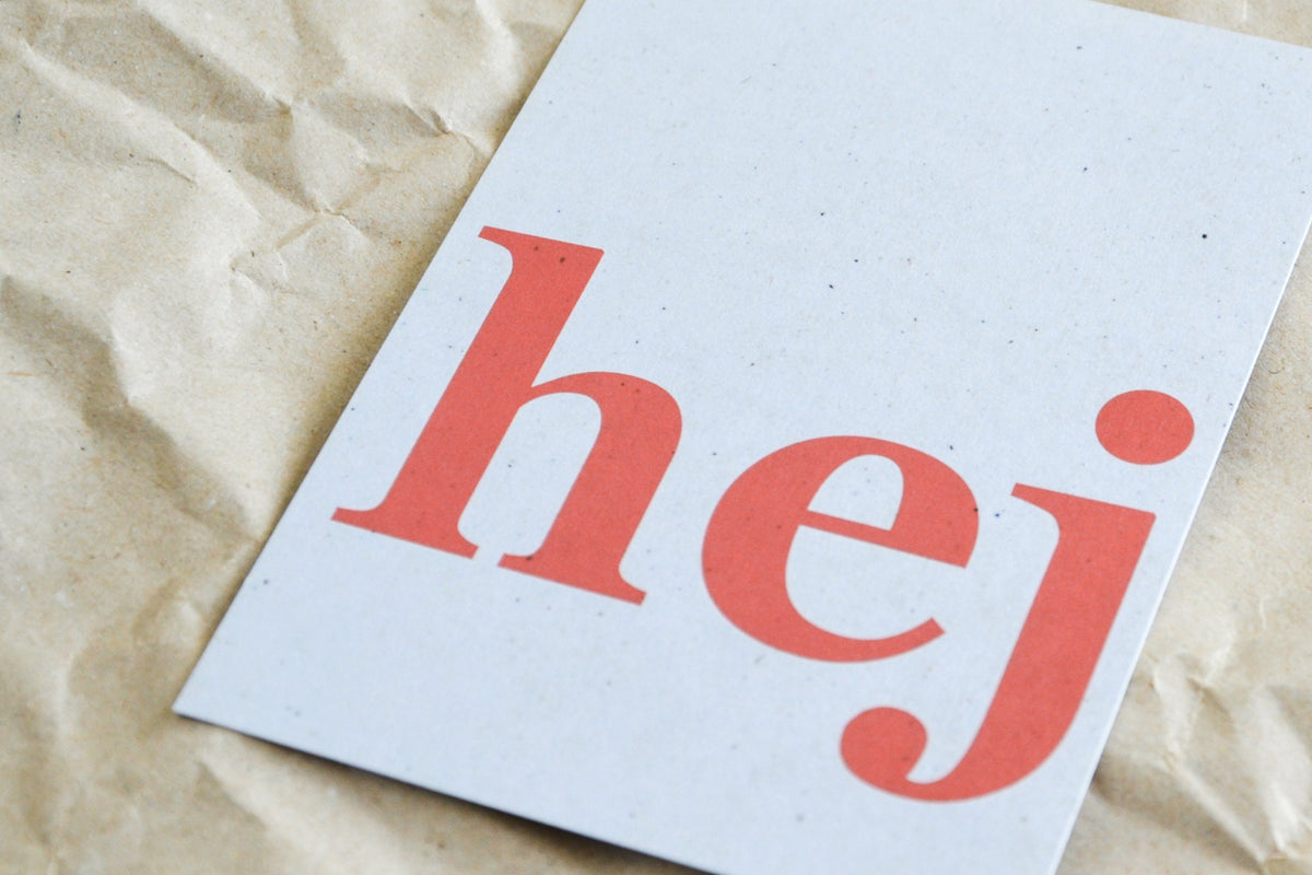 Postkarte "Hej" | Skandinavische Typo-Grußkarte in Orange | Recyclingpapier