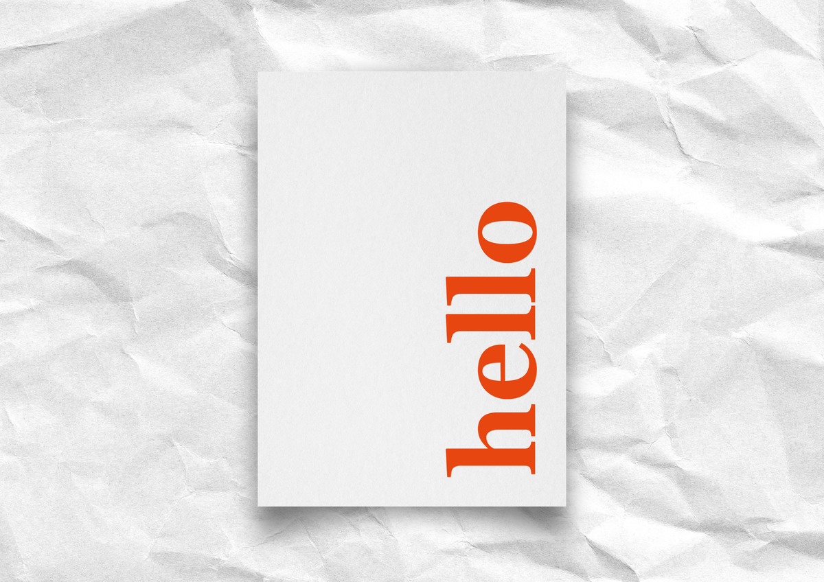 Postkarte "Hello" | Vertikale Typo-Grußkarte in Orange | Recyclingpapier