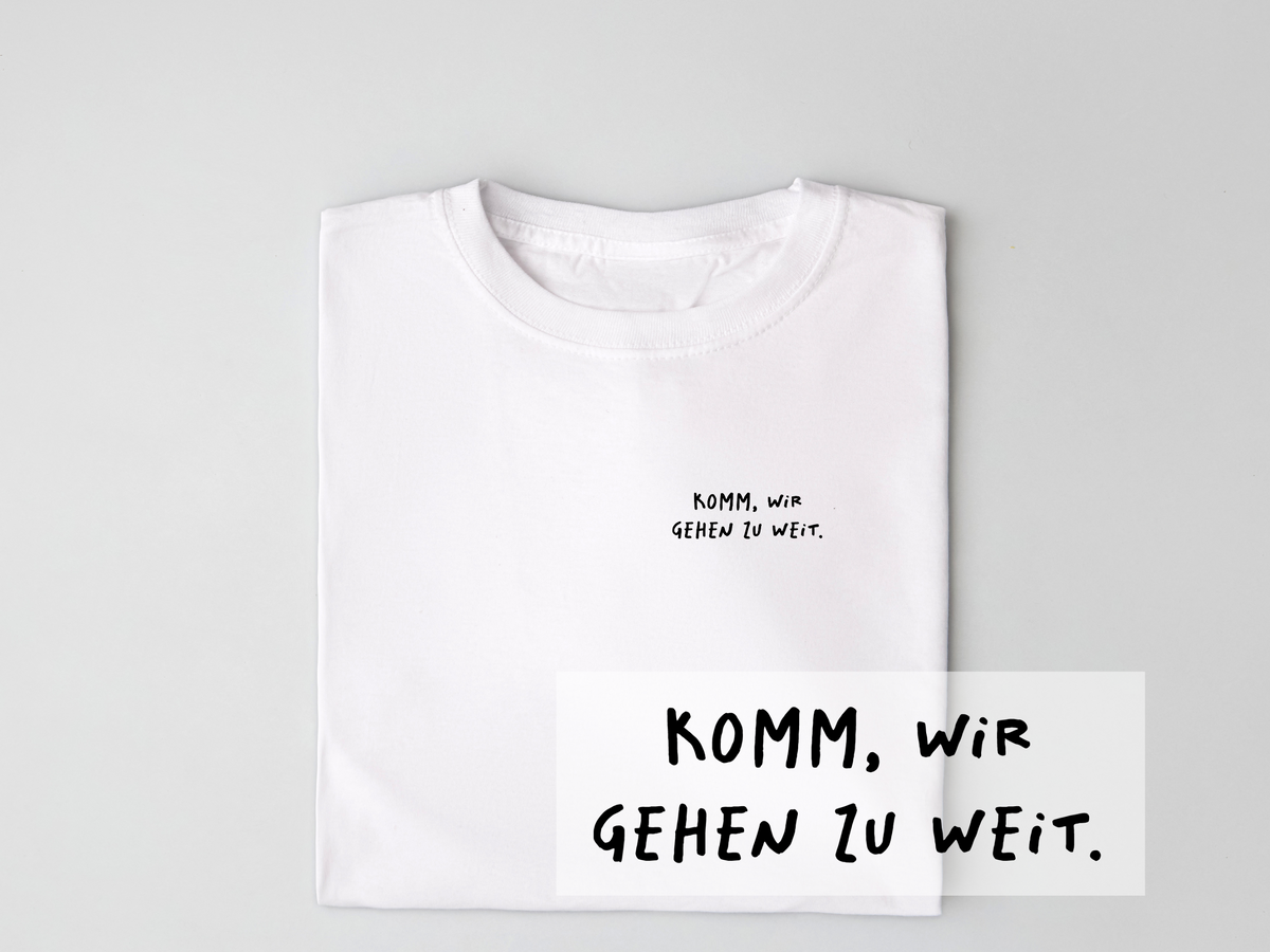 Bügelbild "Komm, wir gehen zu weit." | DTF-Transfer Spruch | Handlettering schwarz/weiß
