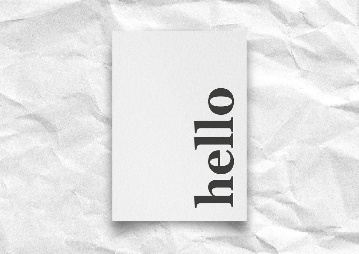 Postkarte "hello" | Vertikale Typo-Grußkarte in Serifenschrift | Recyclingpapier