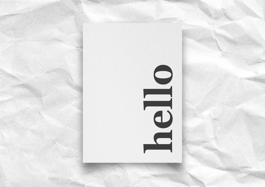 Postkarte "hello" | Vertikale Typo-Grußkarte in Serifenschrift | Recyclingpapier