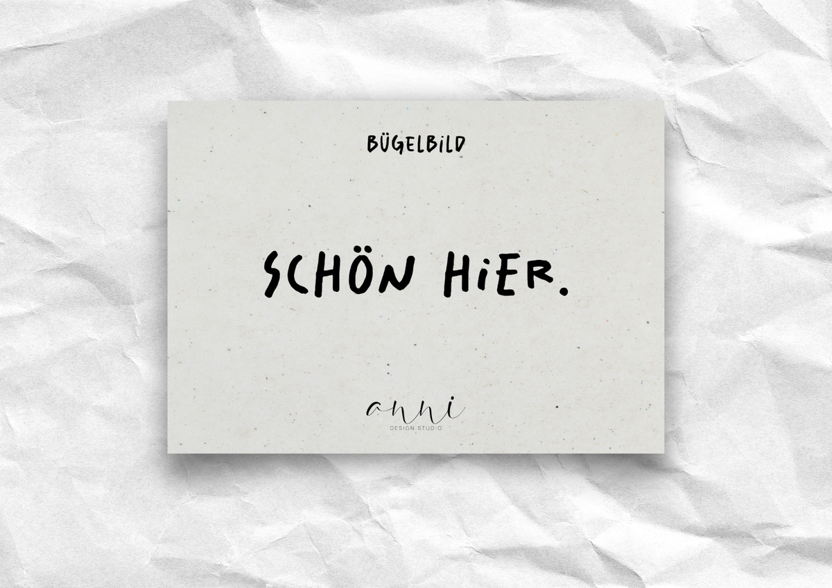 Bügelbild "Schön hier." | DTF-Transfer Minimal-Spruch | Handlettering schwarz/weiß