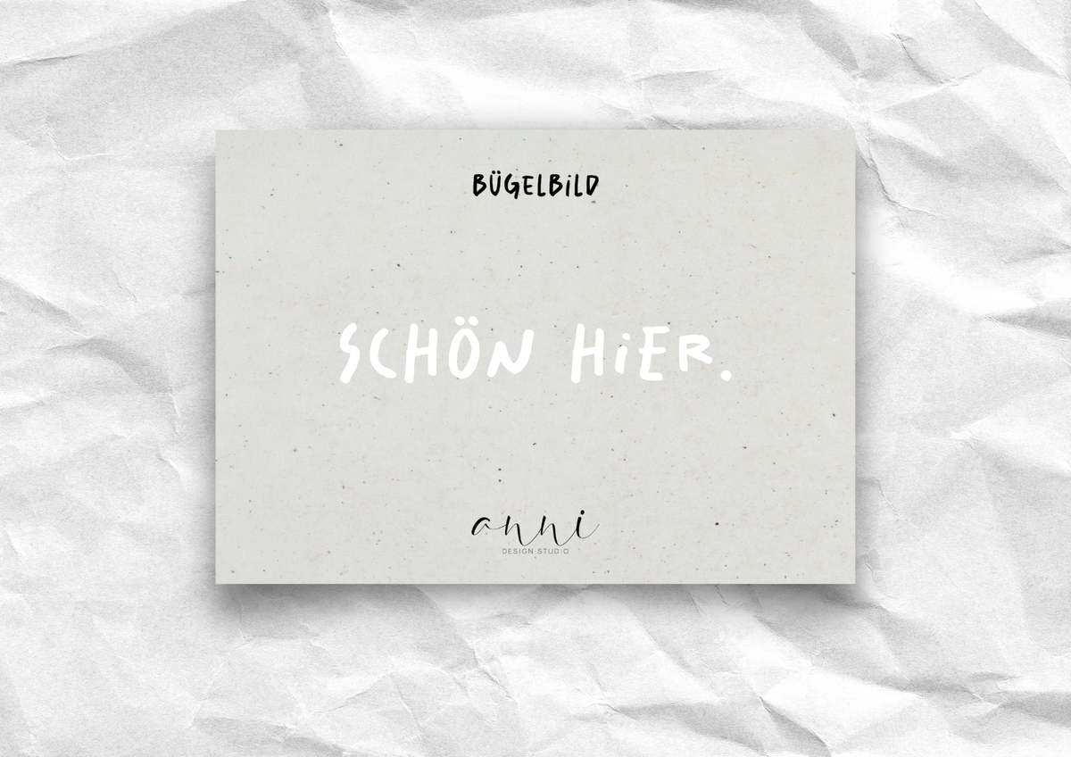 Bügelbild "Schön hier." | DTF-Transfer Minimal-Spruch | Handlettering schwarz/weiß