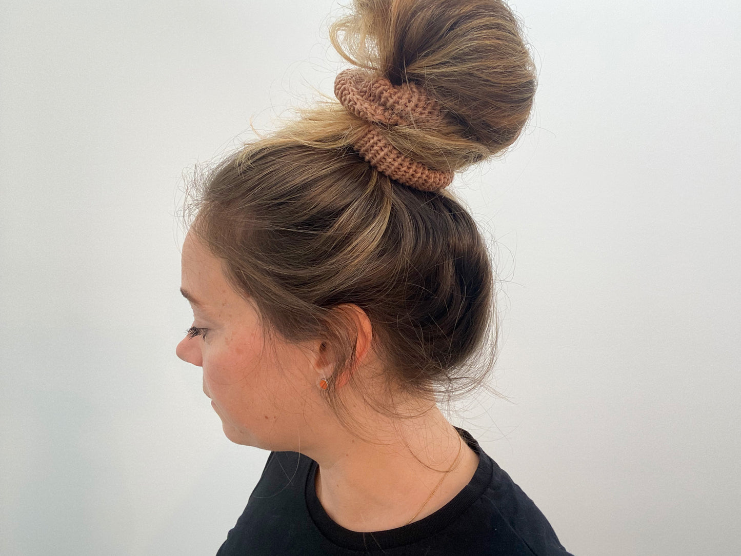 Scrunchie aus Merinowolle beige, camel