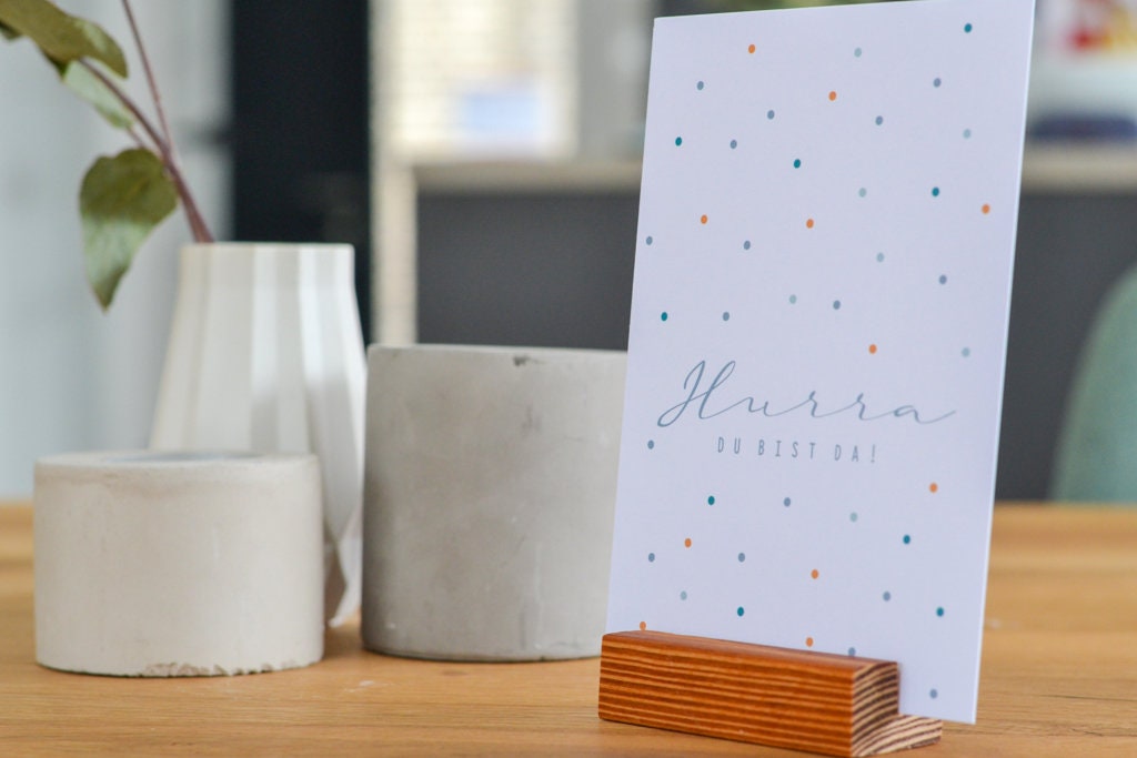 Postkarte "Hurra! Du bist da" mit Konfetti, exklusive Grußkarte für jeden Anlass